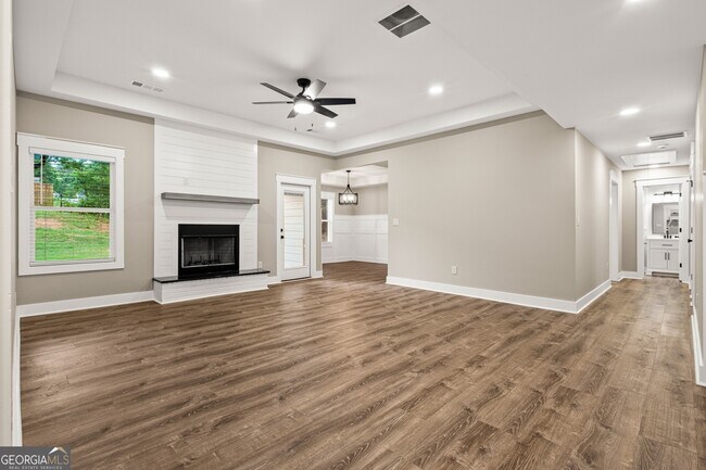 Building Photo - 240 Clearwater Dr