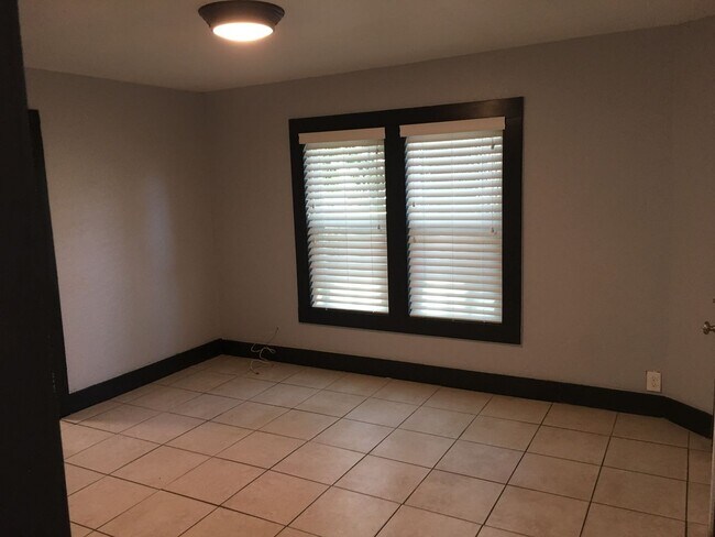Building Photo - Remodeled 3-Bedroom Ranch Home Near UT and...