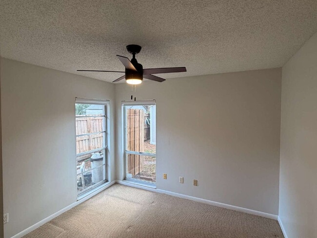 Building Photo - PRIVATE POOL HOME | 3 BED / 2 BATH | FENCED YARD | GARAGE | PET FRIENDLY