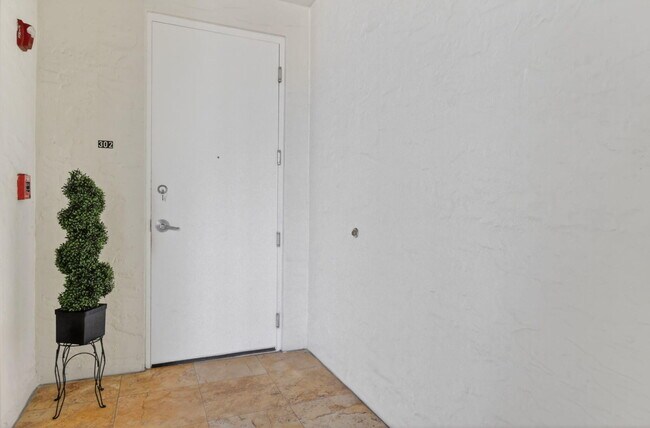 Building Photo - 616 SE 20th Ave