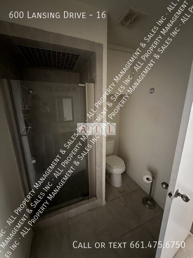 Building Photo - 600 Lansing Dr