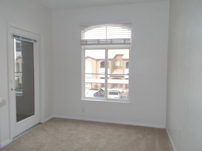 Building Photo - Precious Gem at Sedona on the Blvd!