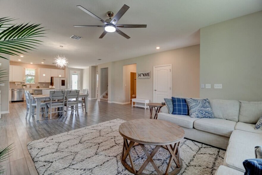 Great open floor plan with half bath off the living room. - 509 Falcon Ridge Rd