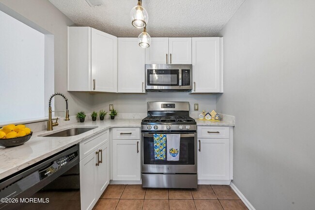 Building Photo - 3015 Lighthouse Ln