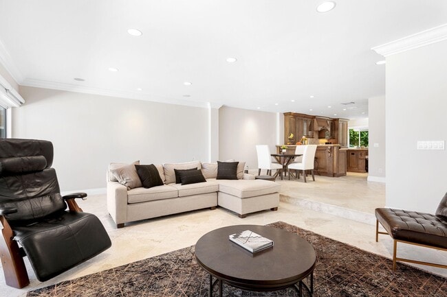 Building Photo - 555 S Ocean Blvd