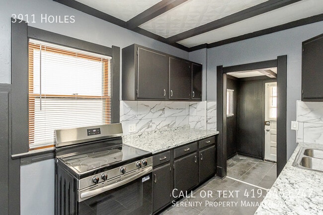 Building Photo - 3911 Hoiles-