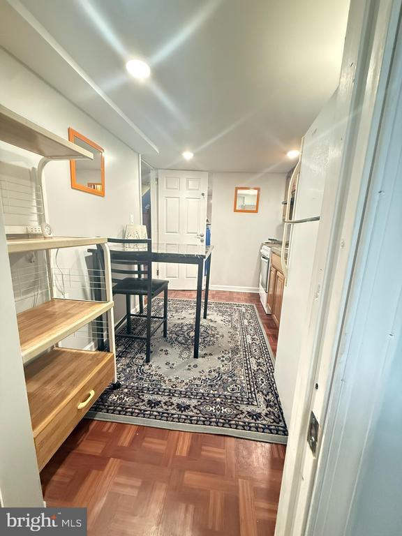 Building Photo - 7547 Beverly Rd