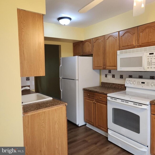 Building Photo - 4126 Hanson Oaks Dr