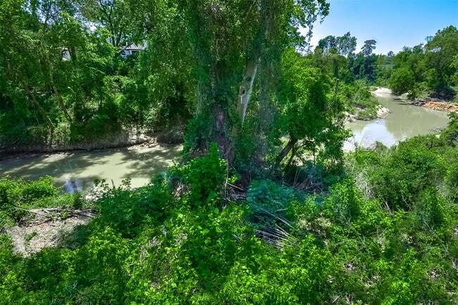 Building Photo - 9400 Doliver Dr