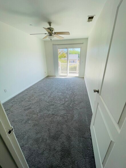 Building Photo - 1918 Kelly Ave