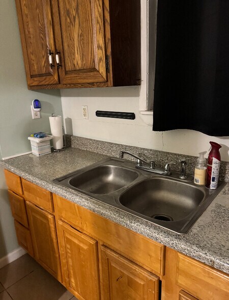 Building Photo - 3031 Mistletoe St