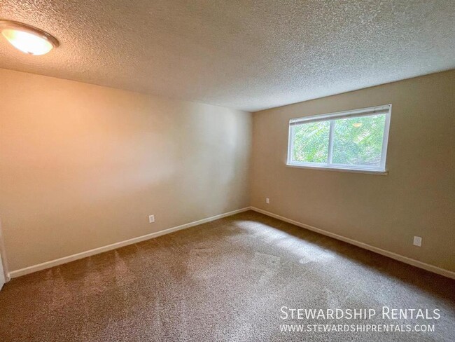 Building Photo - 2 bedroom apartment in Salem!