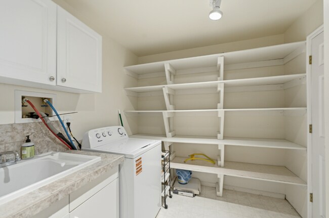 Building Photo - 12 E 500 S