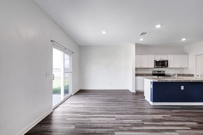 Building Photo - ***MOVE-IN SPECIAL: TWO WEEKS FREE***Spacious Two-Story Retreat on a Cul-de-Sac with Bonus Room