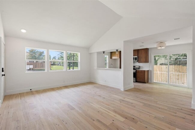 Building Photo - 1800 Nicole Cir