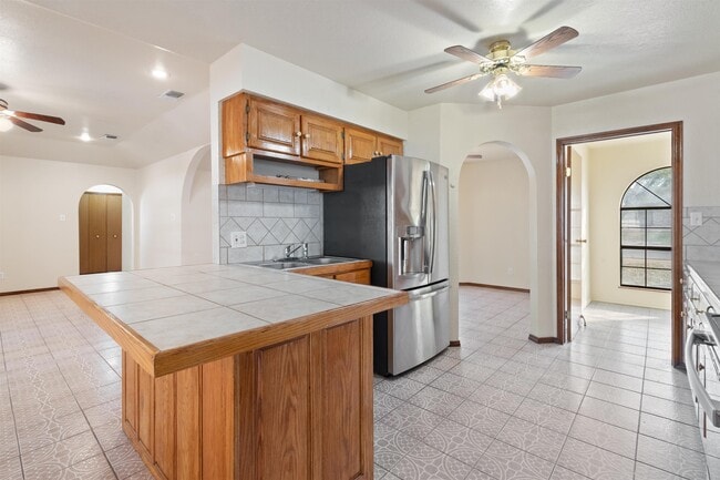 Building Photo - 104 Virgie St