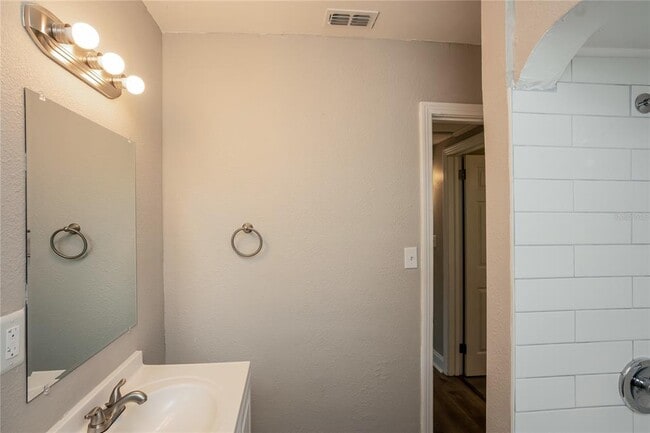 Building Photo - 2227 17th Ave S