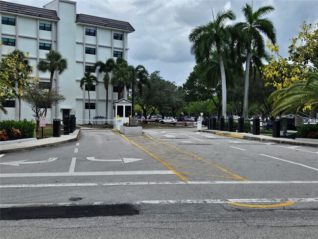 Building Photo - 1101 River Reach Dr