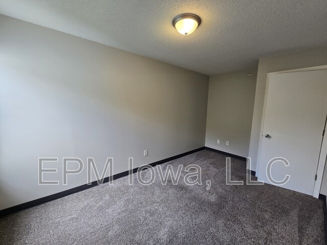Building Photo - 60 Miller Ave SW