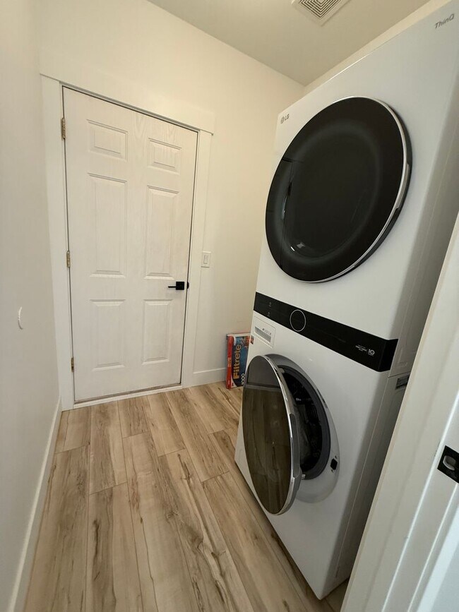 Building Photo - Beautifully Updated 3 Bed/2 Bath Home - Lodgepole Drive