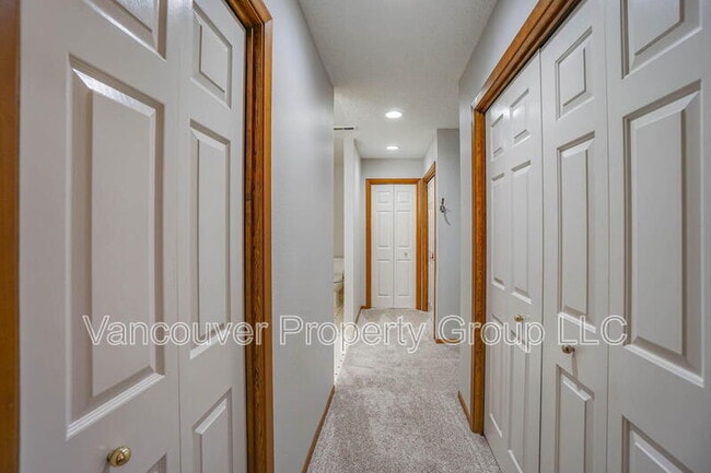 Building Photo - 745 S 21st Pl