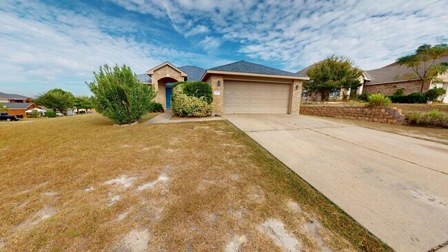 Primary Photo - 601 Cattail Cir