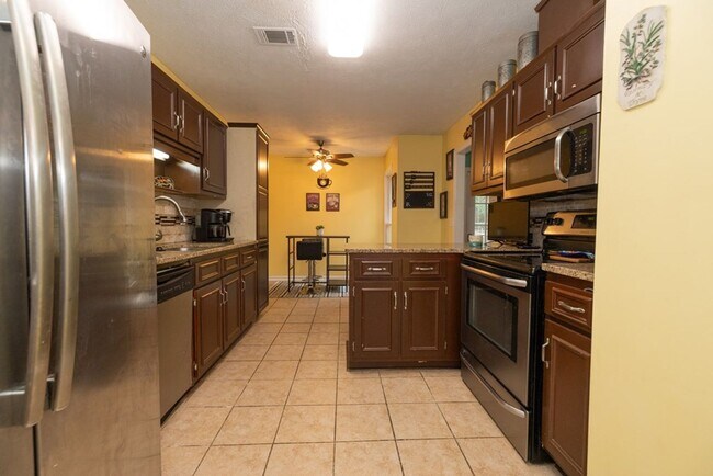 Building Photo - 3 Bedroom Home in North Columbus, GA