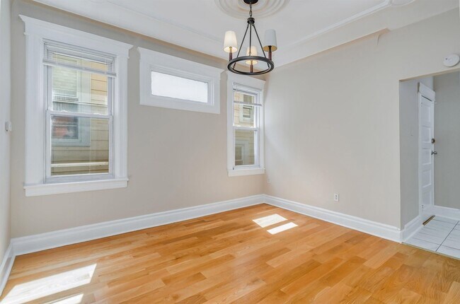 Building Photo - 124 W 54th St