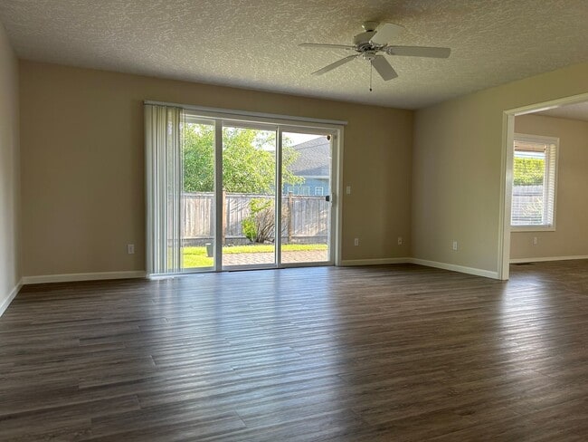 Building Photo - Beautiful Single Family Home in N. Keizer