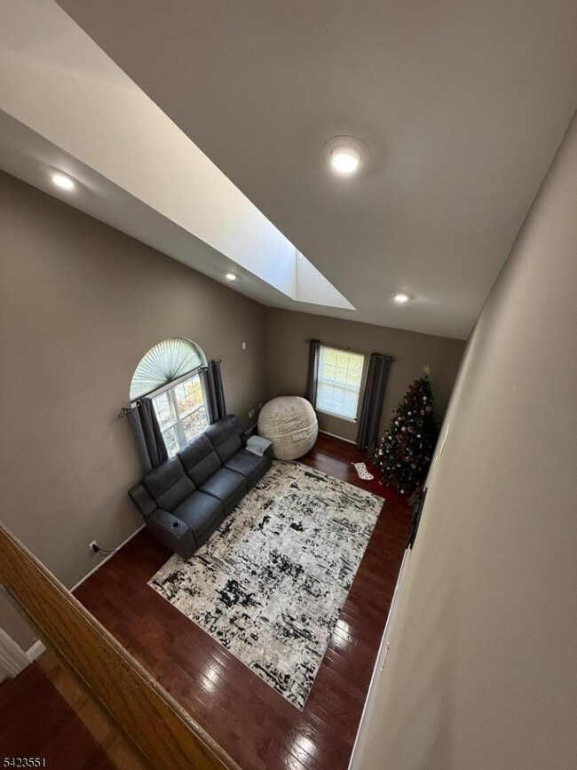 Building Photo - 2 Sapphire Ln