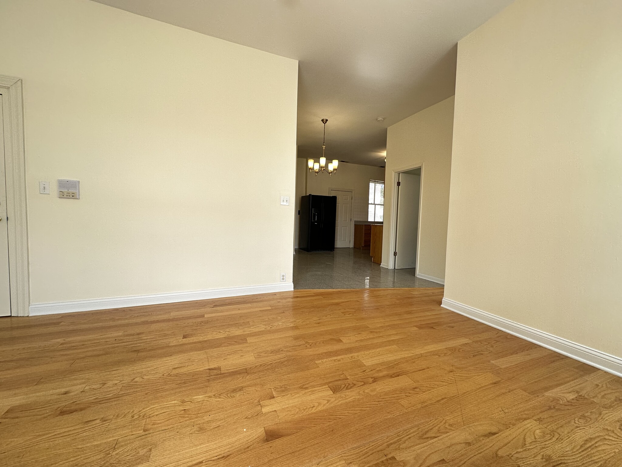 LIVING ROOM - DINING ROOM - 1424 W Wilson Ave