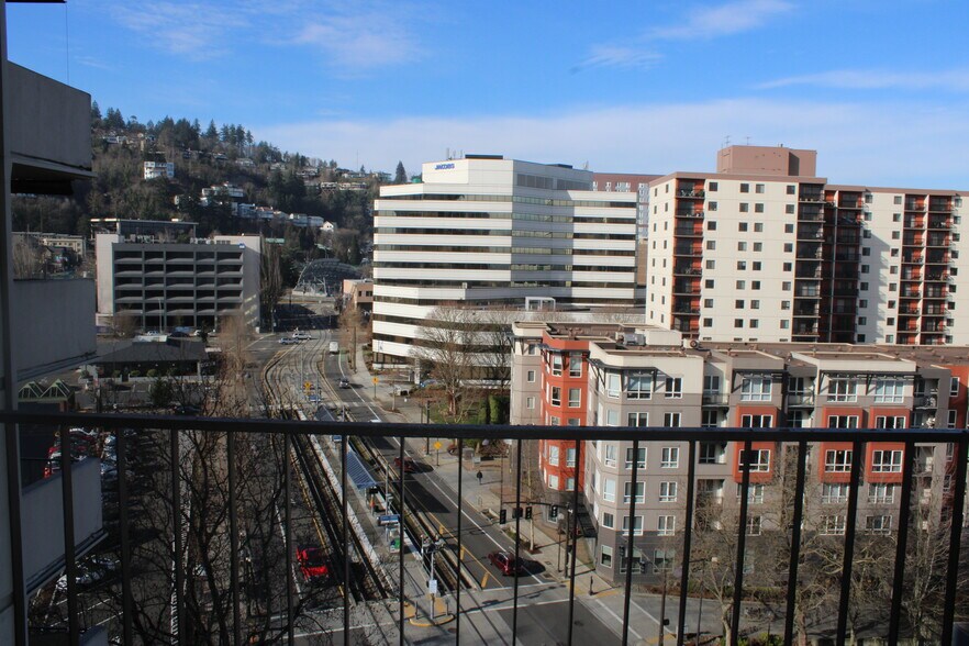 Building Photo - 2211 SW 1st Ave