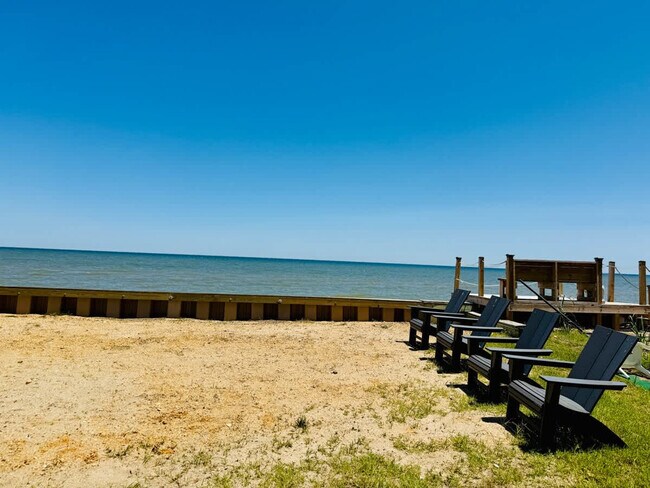 Building Photo - 15378 Holly Dr