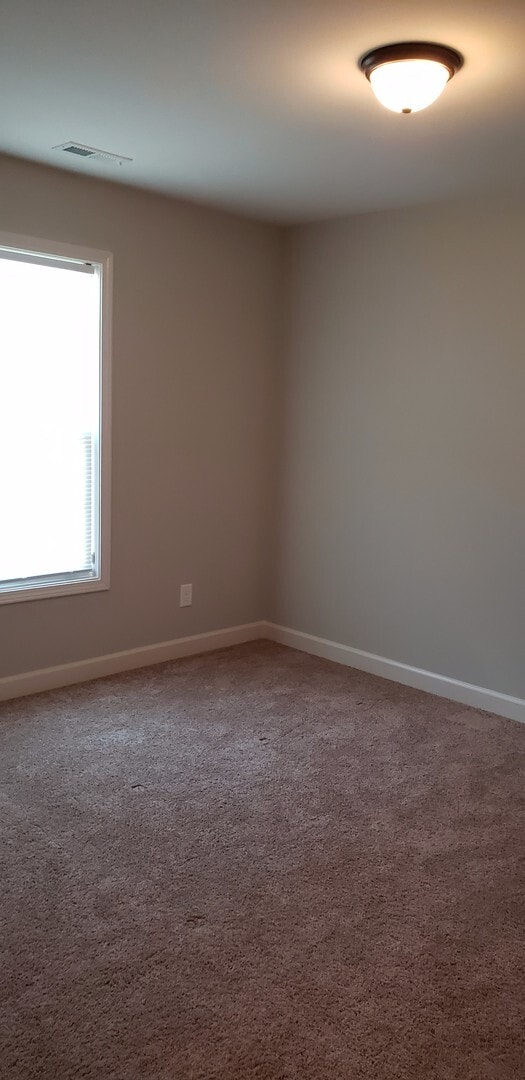 Building Photo - 516 Amberdale Cir W