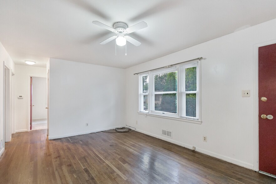 Building Photo - 5013 Quebec St