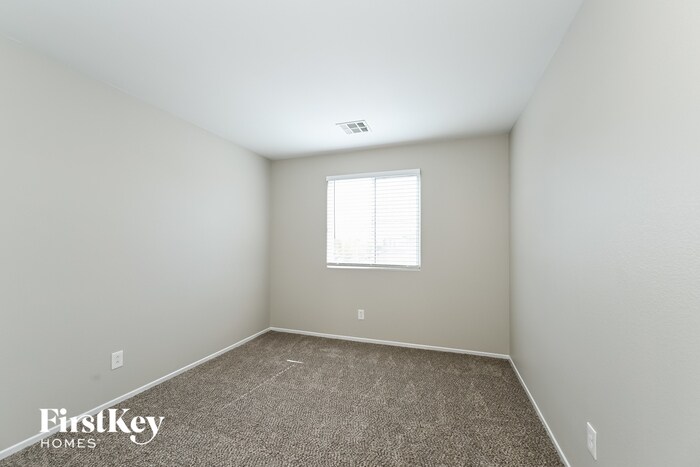Building Photo - 7425 Aardvark Walks St
