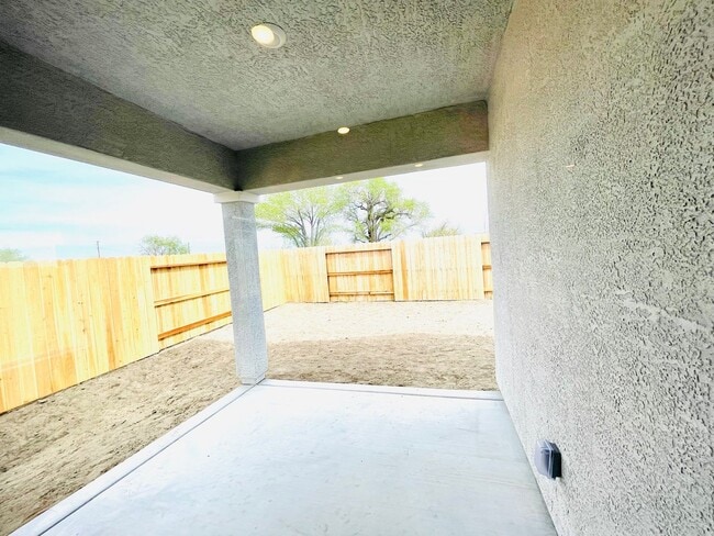 Building Photo - Newer 4 Bedroom Home, 3 car garage
