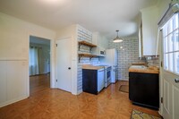 Building Photo - Quaint Cul-de-sac Home Now Available in Ri...