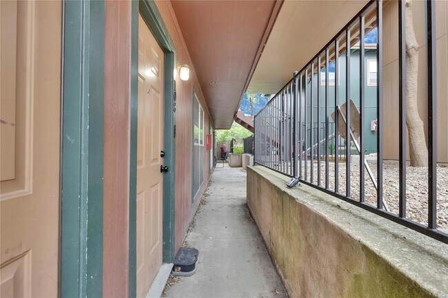 Building Photo - 2314 Greenfield Pkwy