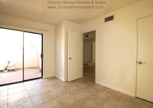 Building Photo - Kenyon Terrace Townhomes