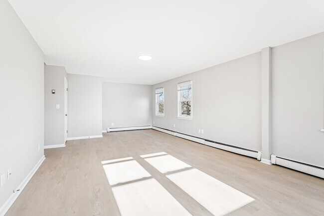 Building Photo - 145 Pleasant Valley Way