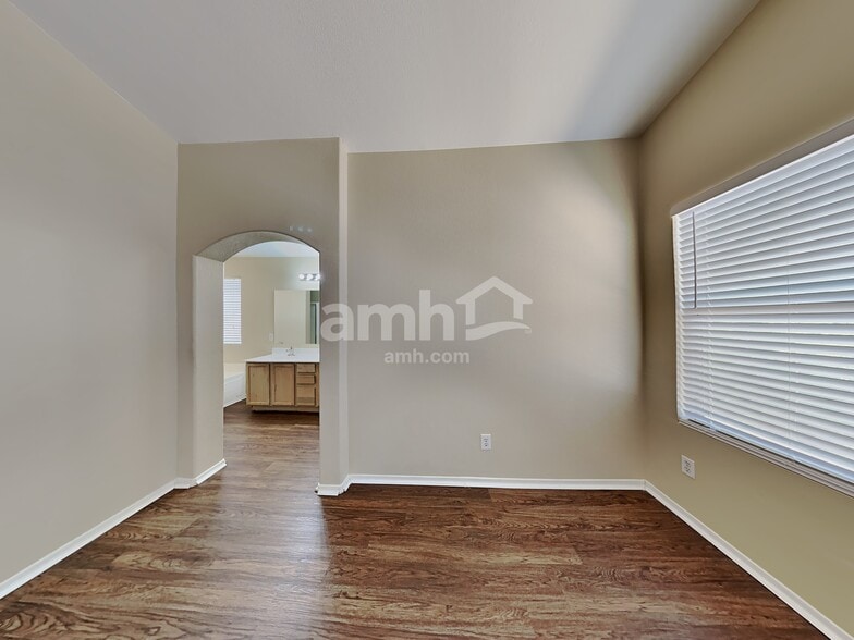 Building Photo - 7926 N 54th Dr