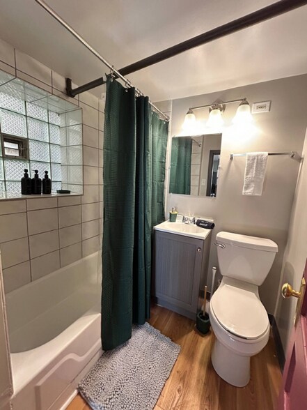 Building Photo - 3701 N Racine Ave