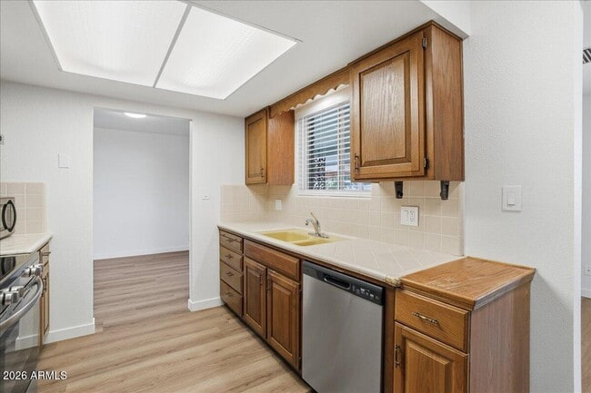 Building Photo - 6408 E Butte St