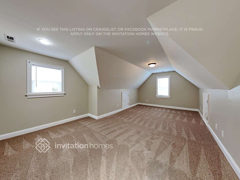 Building Photo - 700 Winding Oak Way
