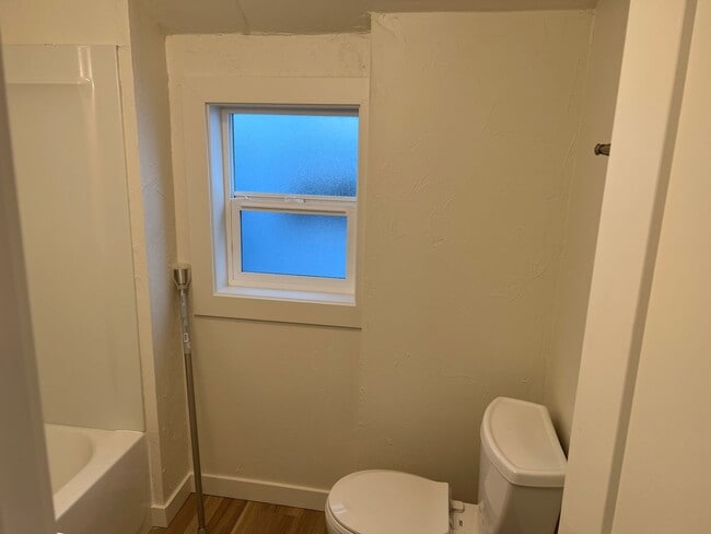 Building Photo - Updated 3 bedroom 1 bathroom house! MOVE I...