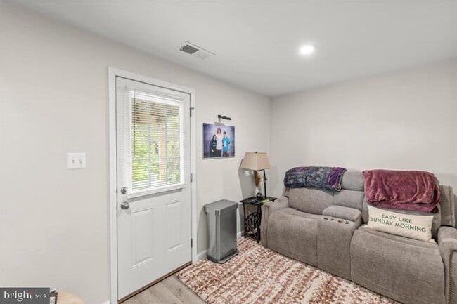 Building Photo - 350 Sage Cir