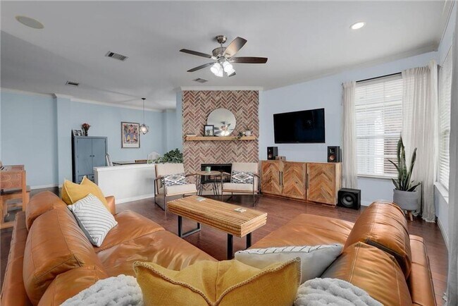 Building Photo - 1705 Azalea Dr