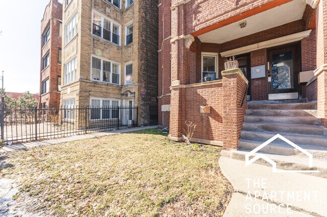 Building Photo - 1010 N Kedzie Ave