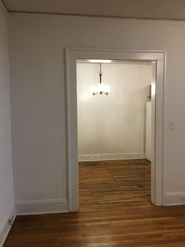 Interior Photo - 430 Ponce